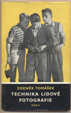 TOMÁŠEK; ZDENĚK: TECHNIKA LIDOVÉ FOTOGRAFIE. - 1957. Malá knihovna fotografie. Obálka BALCAR. /fotografie/fotografické techniky/