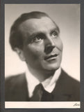 NEZVAL; GUSTAV. - 1942. Černobílá fotografie. Foto Ströminger.  /divadlo/osobnost/