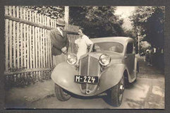 HANA VÍTOVÁ u automobilu. /2/ - kol. 1937.